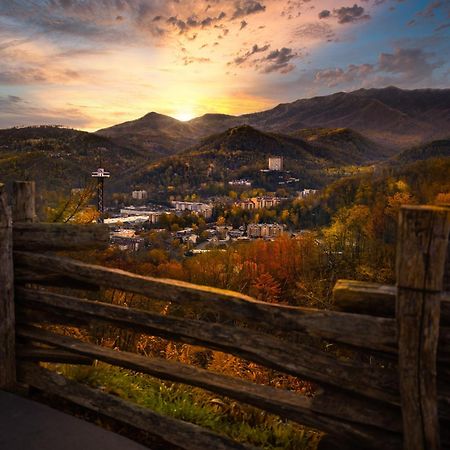 Magical Moments, Hot Tub, Wifi, 1089 Free Tickets Each Paid Day, Dollywood And More แกตลิงเบิร์ก ภายนอก รูปภาพ