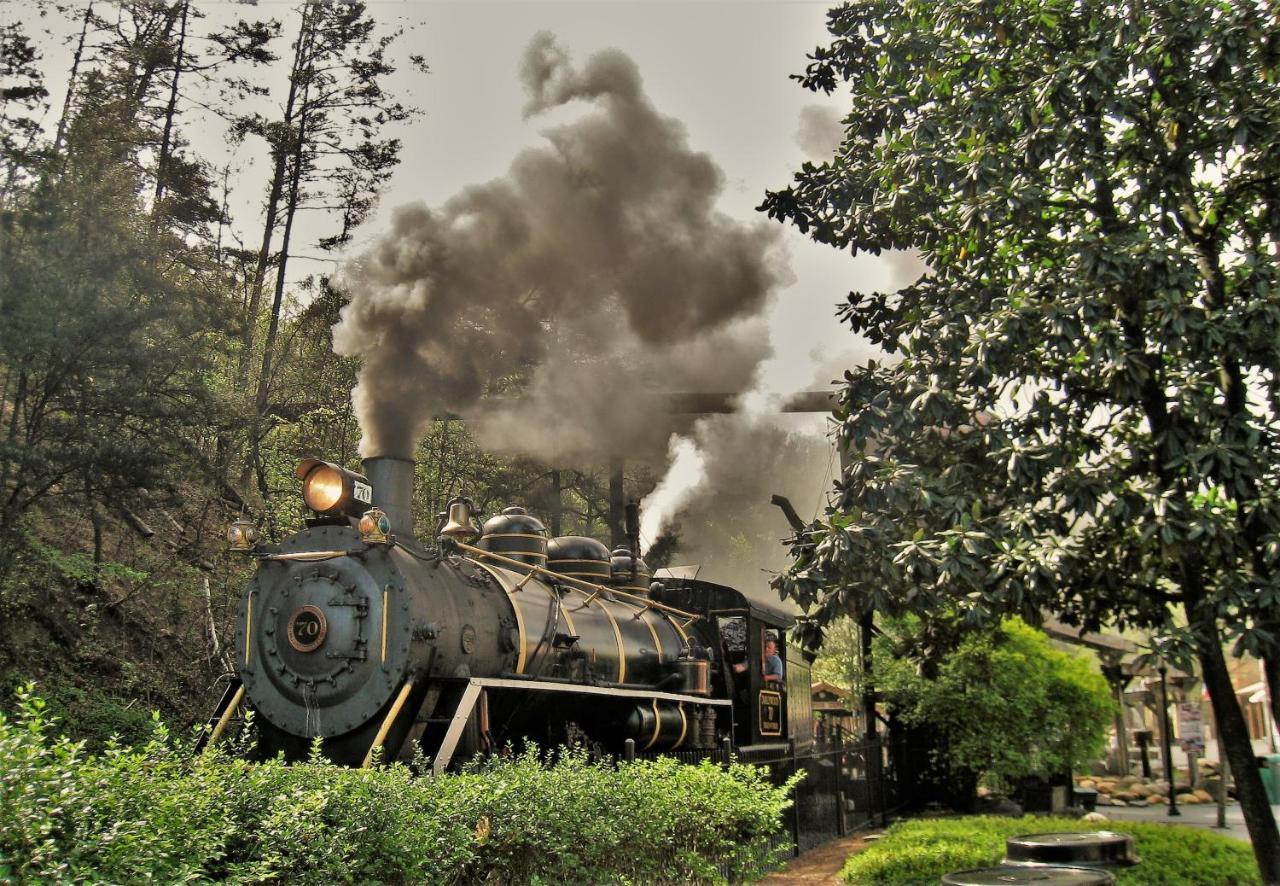 Magical Moments, Hot Tub, Wifi, 1089 Free Tickets Each Paid Day, Dollywood And More แกตลิงเบิร์ก ภายนอก รูปภาพ